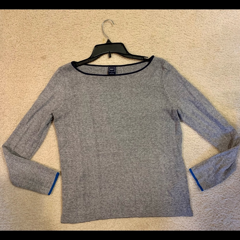 Gap crew neck long sleeved navy and white top with blue detailing on sleeve ends
